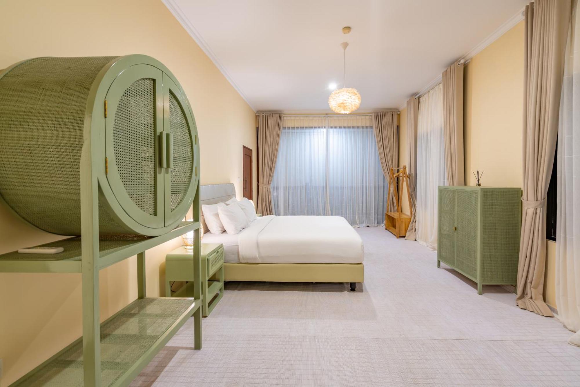 Villa Zoya - 10 Mins Walking To Batu Bolong *
